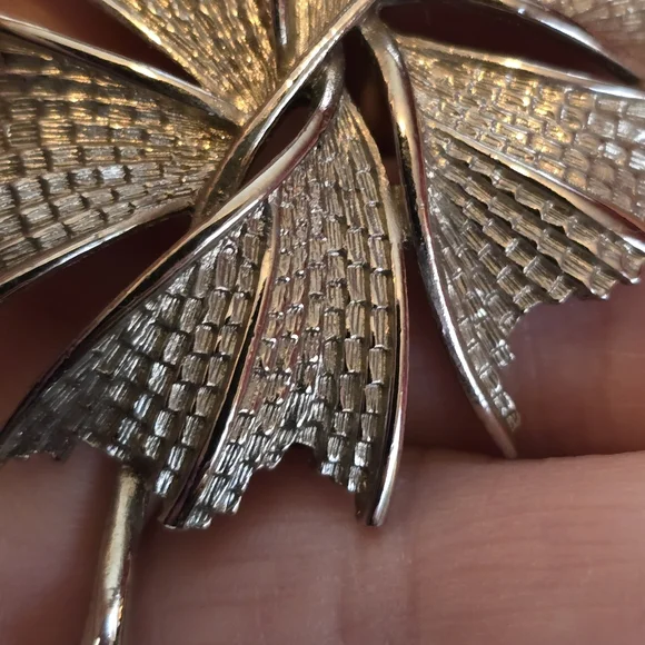 Vintage brooch abstract silver tone pin leaf leaves nature jewelry - Picture 2 of 10